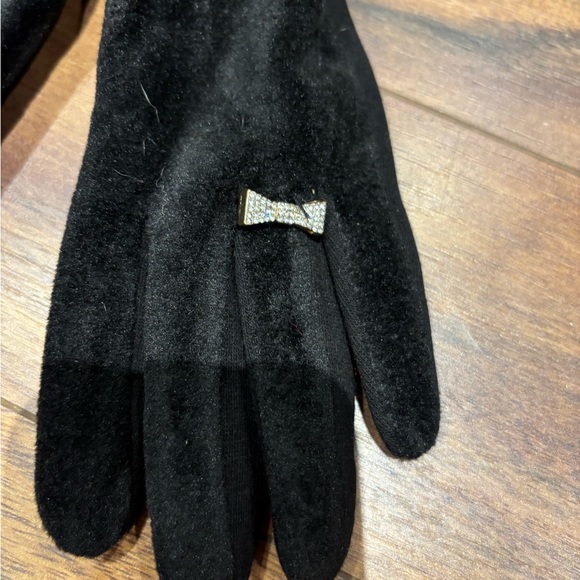 NWT original gloves.  Black - Picture 2 of 4